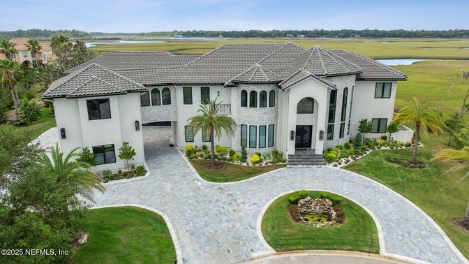 Exterior, Facade, Mediterranean