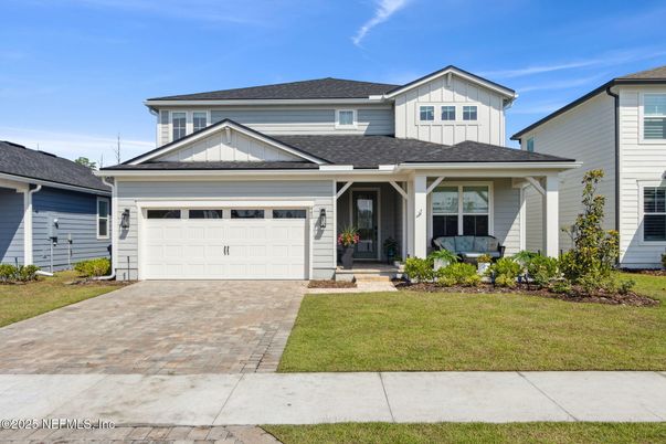 Attached, Exterior, Facade, American Craftsman