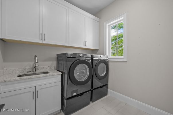 Interior, Washer, Wood Texture Flooring