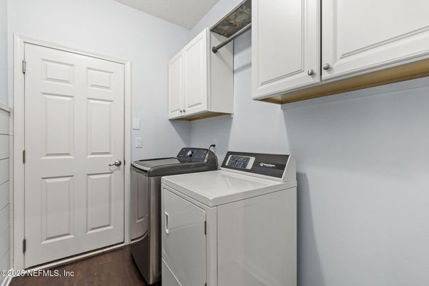 Interior, Washer, Wood Texture Flooring