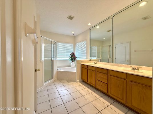 Bathroom, Dual Sink Vanities, Interior, Recessed Lighting