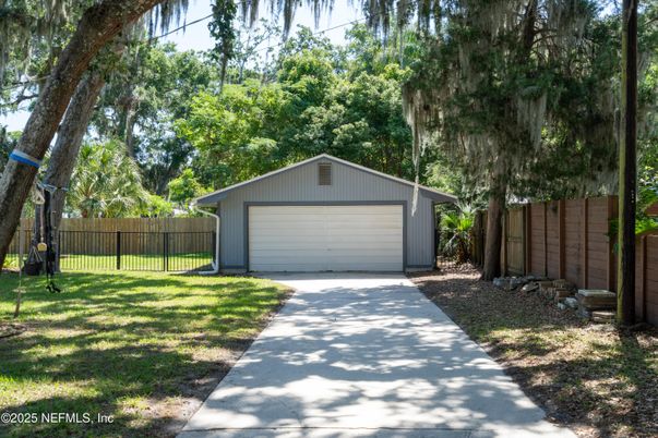 Detached Garage, Exterior