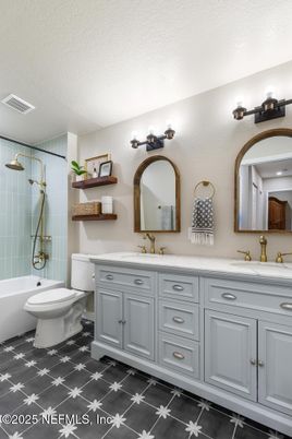 Bathroom, Dual Sink Vanities, Interior