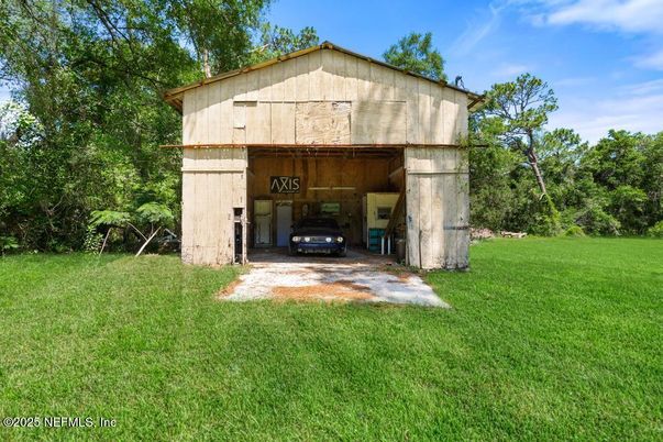 Backyard, Exterior