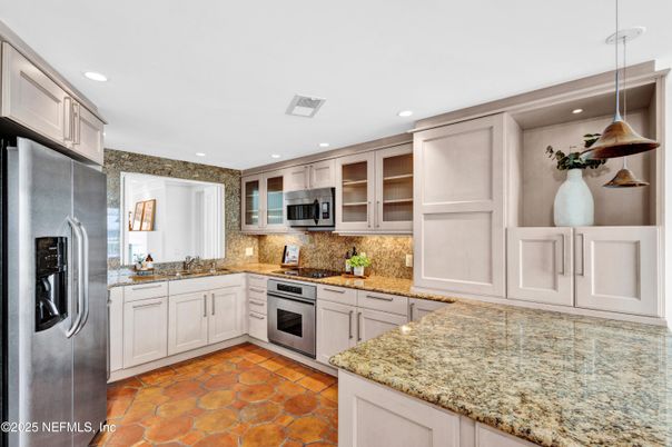 Interior, Kitchen, Pendant Lights, Recessed Lighting, Stainless Steel Appliances, Washer