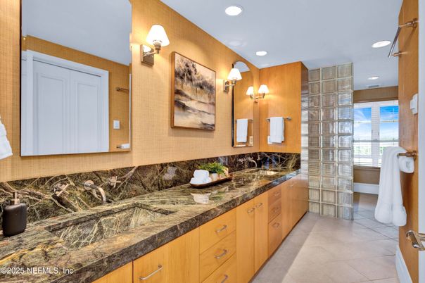 Bathroom, Dual Sink Vanities, Interior, Recessed Lighting