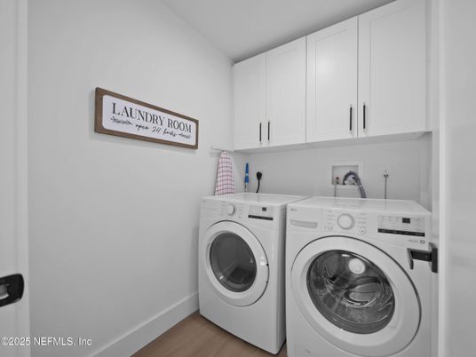 Interior, Washer, Wood Texture Flooring