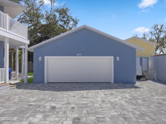 Detached Garage, Exterior