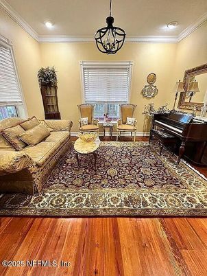 Interior, Living room, Pendant Lights, Piano, Recessed Lighting, Wood Texture Flooring