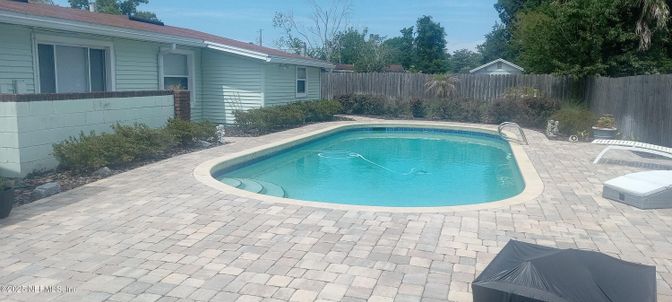 Exterior, Pool