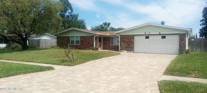 Attached, Exterior, Facade, Brick Facade, Ranch