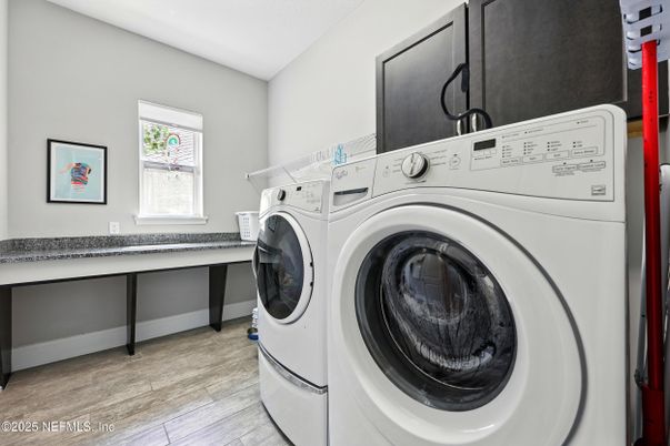 Interior, Utility Closets, Washer, Wood Texture Flooring