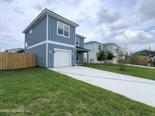 Attached, Exterior, Facade, Farmhouse