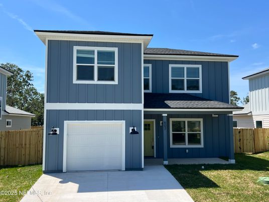 Attached, Exterior, Facade, Modern