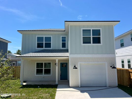 Attached, Exterior, Facade, Farmhouse