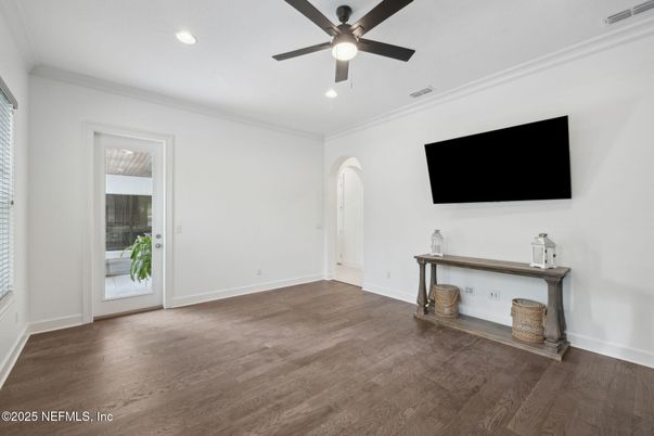 Empty room, Interior, Recessed Lighting, Wood Texture Flooring