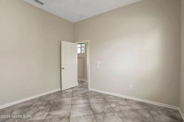 Empty room, Interior