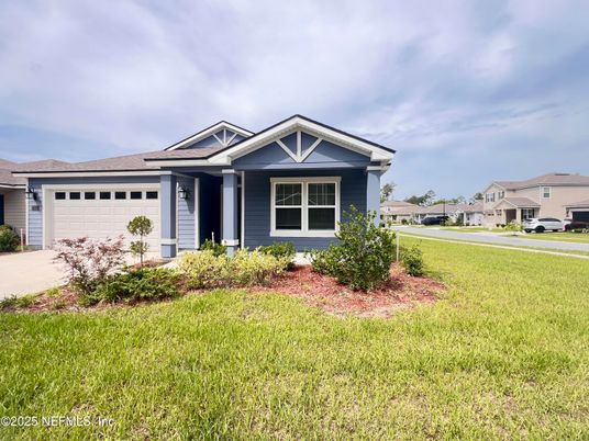 Attached, Exterior, Facade, American Craftsman