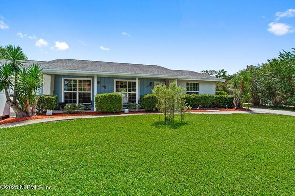 Backyard, Exterior, Facade, Ranch