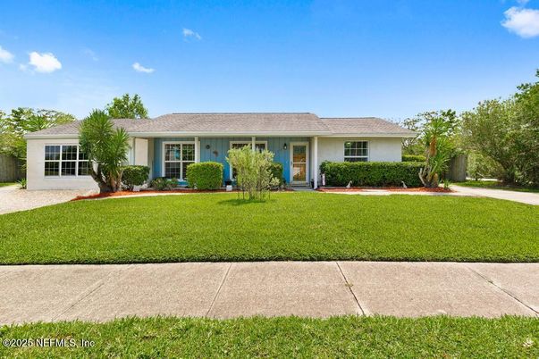 Backyard, Exterior, Facade, Ranch