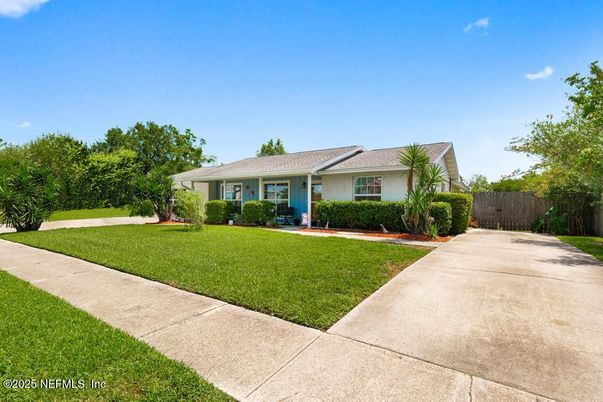 Backyard, Exterior, Facade, Ranch
