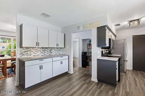 Dining room, Interior, Kitchen, Stainless Steel Appliances, Wood Texture Flooring