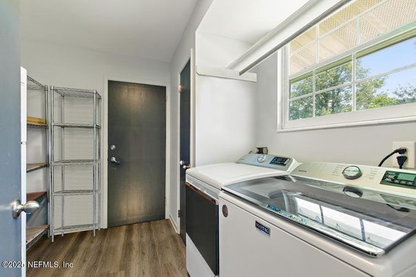 Interior, Washer, Wood Texture Flooring