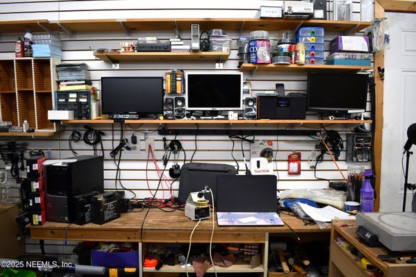 Home Office, Interior