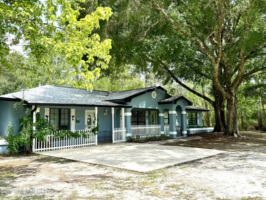 Backyard, Exterior, Facade, Ranch