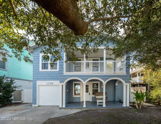 Attached, Exterior, Facade, Rowhouse