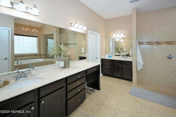 Bathroom, Dual Sink Vanities, Interior