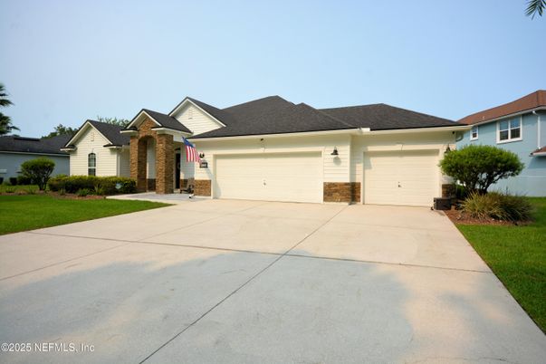 Attached, Exterior, Facade, Ranch