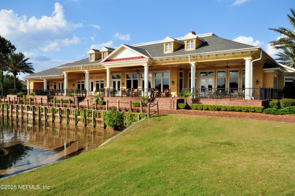 Exterior, Facade, Ranch