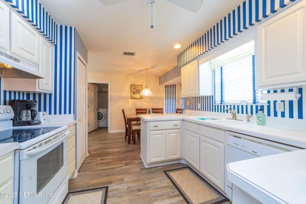 Dining room, Interior, Kitchen, Pendant Lights, Recessed Lighting, Wood Texture Flooring
