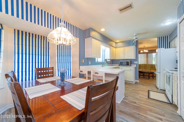 Dining room, Interior, Kitchen, Pendant Lights, Recessed Lighting, Wood Texture Flooring