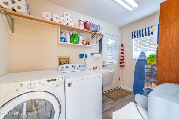 Interior, Utility Closets, Washer, Wood Texture Flooring