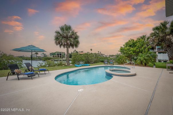 Exterior, Pool
