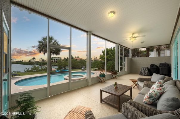 Interior, Living room, Pool, Sun Room, Water