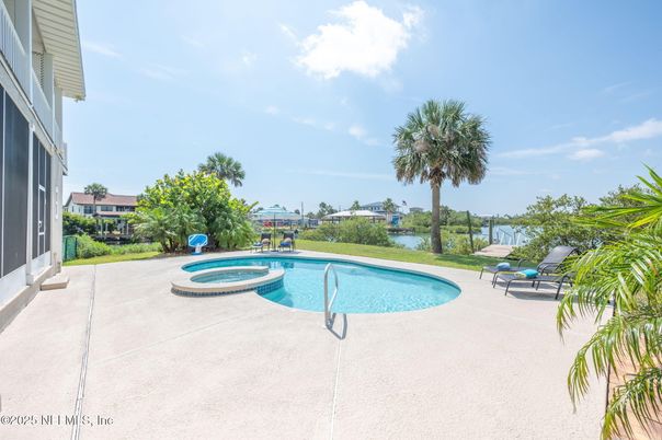 Exterior, Pool, Water