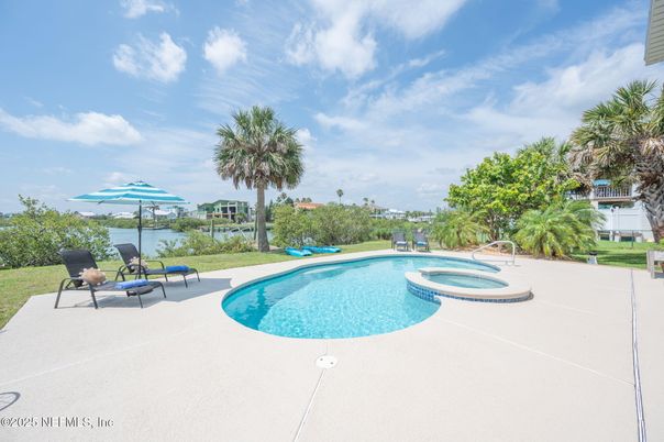 Exterior, Pool, Water