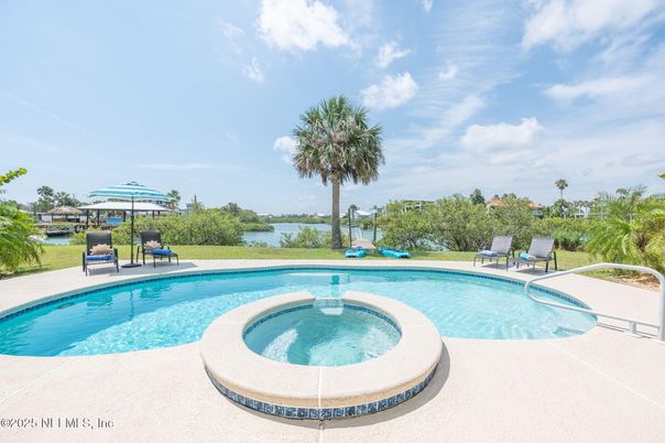 Exterior, Pool, Water
