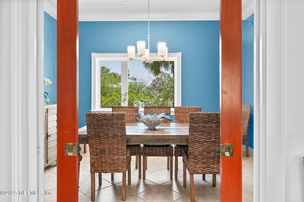 Chandelier, Dining room, Interior, Pendant Lights