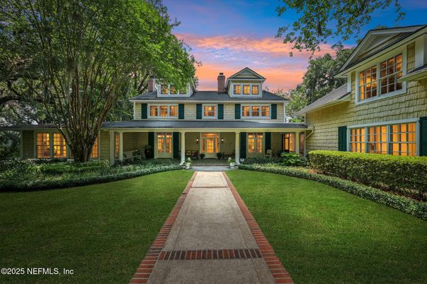 Backyard, Exterior, Facade, American Foursquare