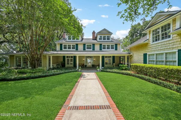 Backyard, Exterior, Facade, American Foursquare