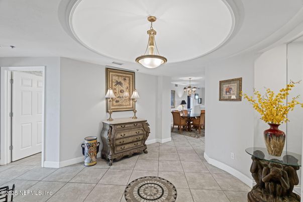 Chandelier, Dining room, Interior, Pendant Lights