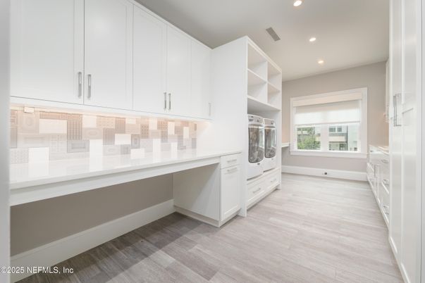 Interior, Recessed Lighting, Washer, Wood Texture Flooring
