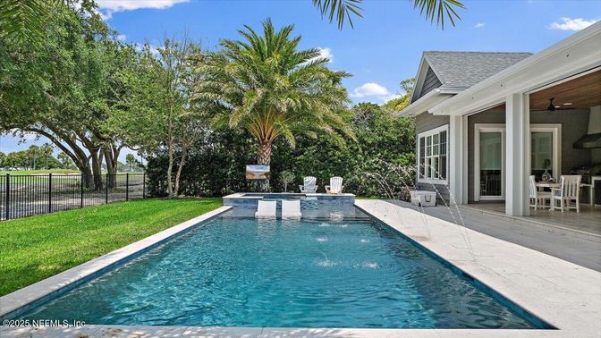 Exterior, Pool