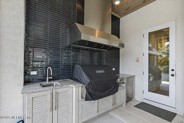 Exterior, Stainless Steel Appliances