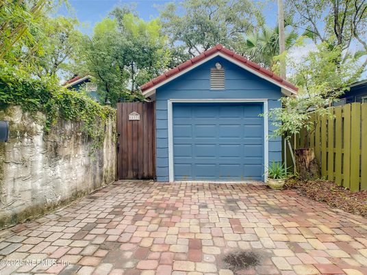 Detached Garage, Exterior