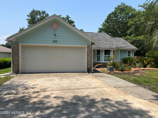 Attached, Exterior, Facade, Brick Facade, Ranch
